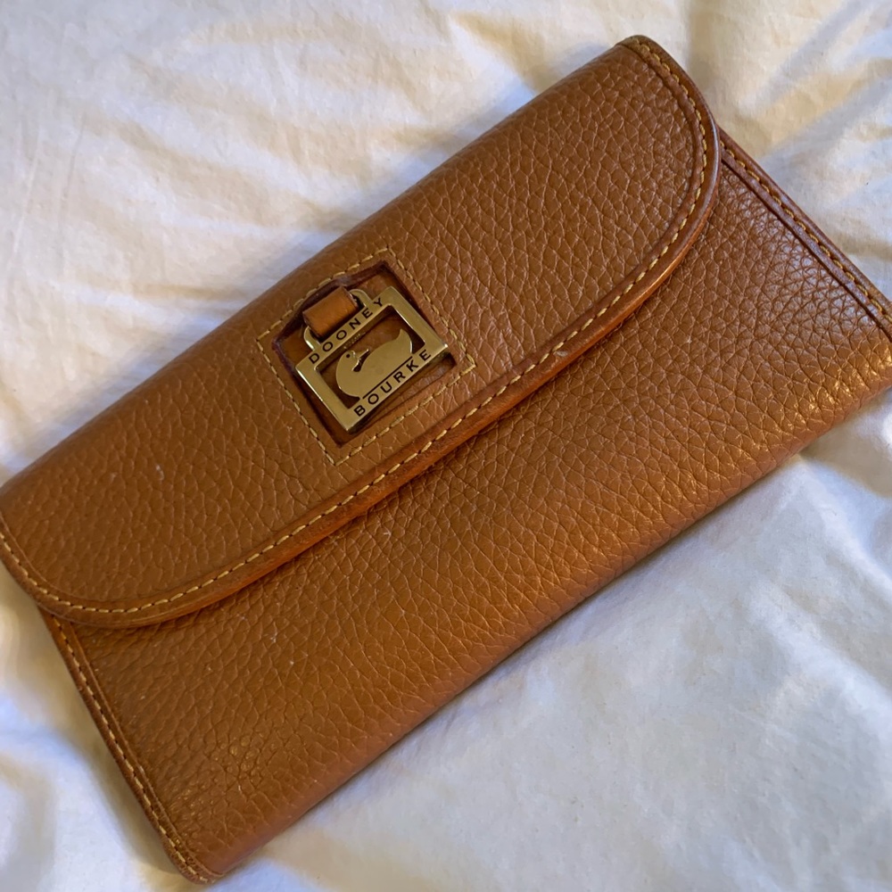 Dooney & Bourke wallet